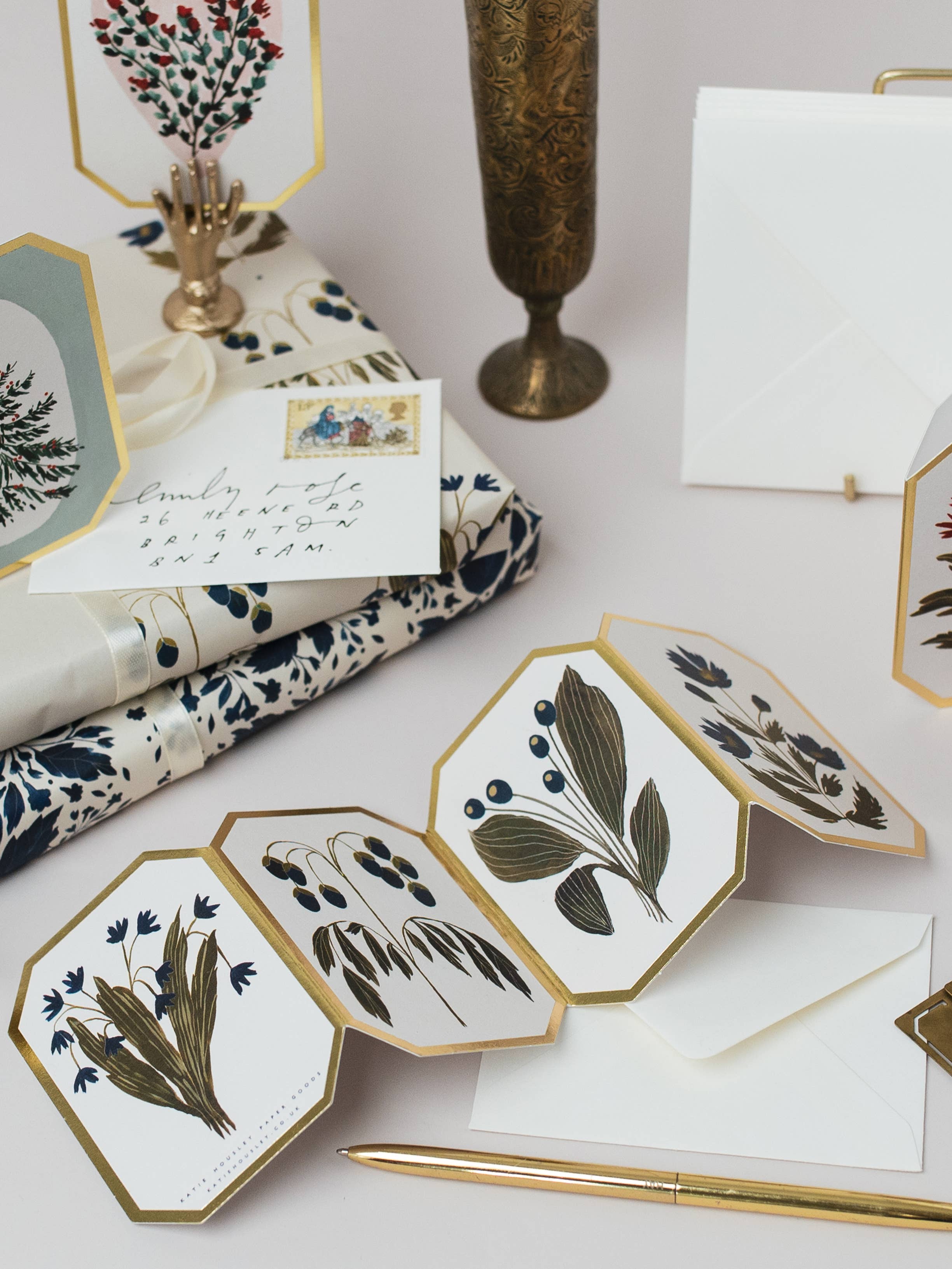 CONCERTINA BOTANICAL BLUE FLOWER DIE CUT MINI CARD