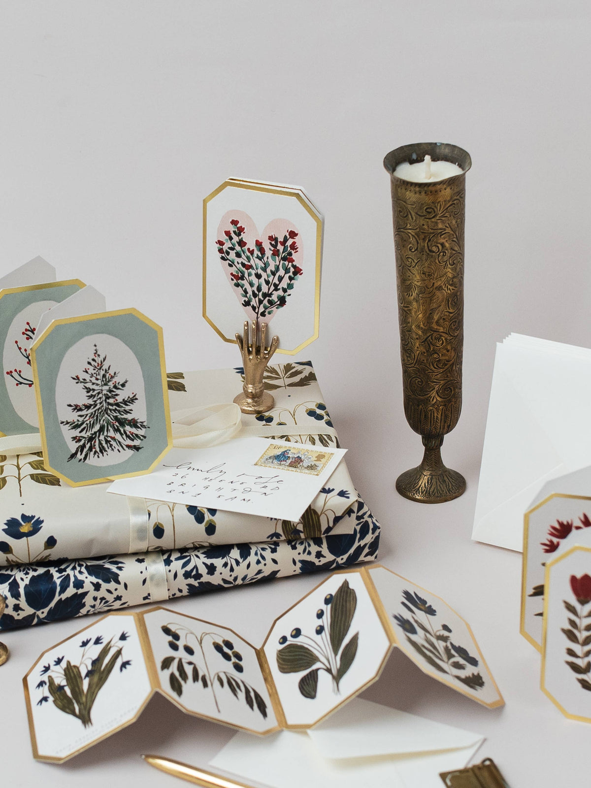 CONCERTINA BOTANICAL CHRISTMAS DIE CUT MINI HOLIDAY CARD