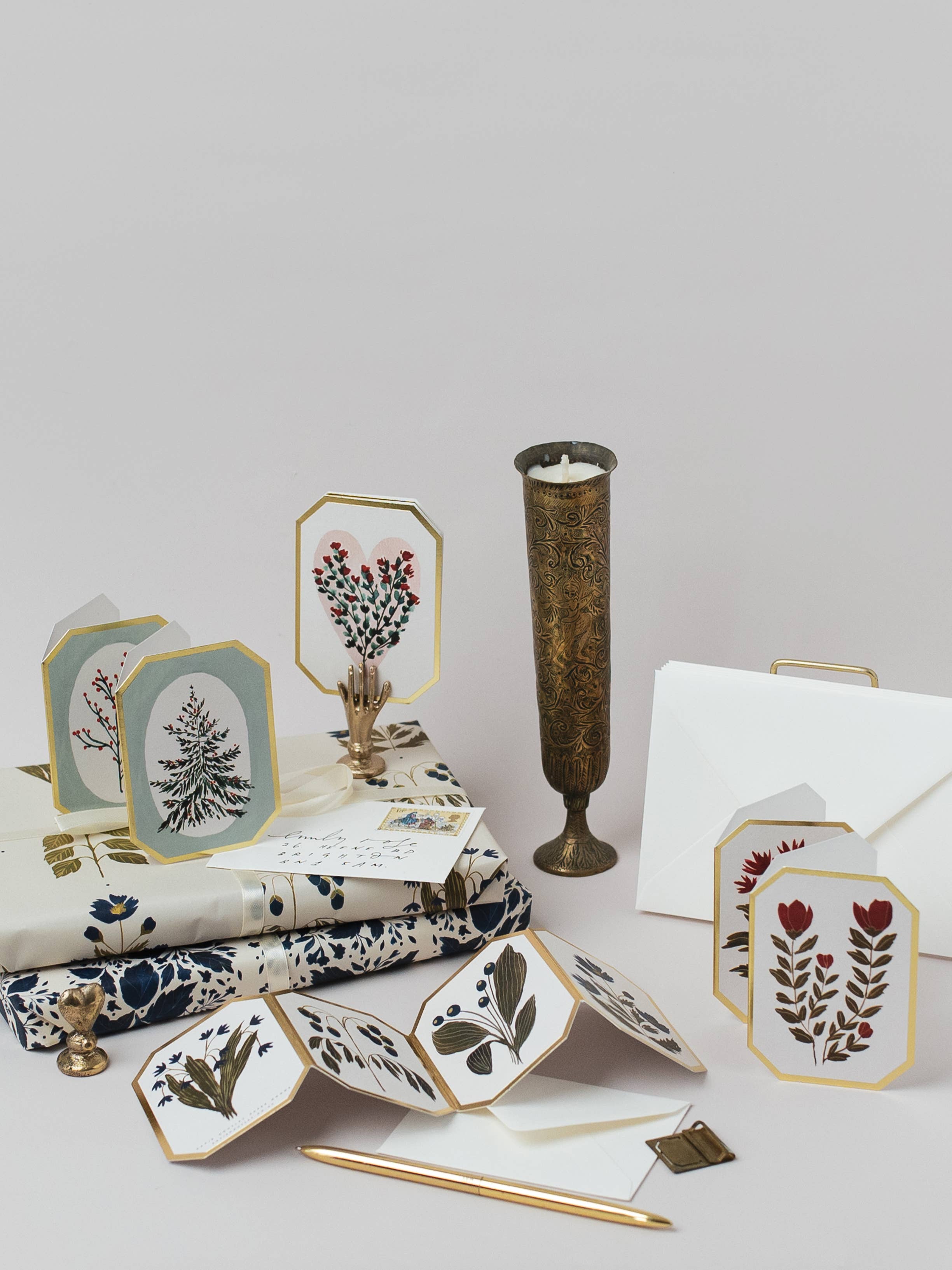 CONCERTINA BOTANICAL RED FLOWER DIE CUT MINI CARD