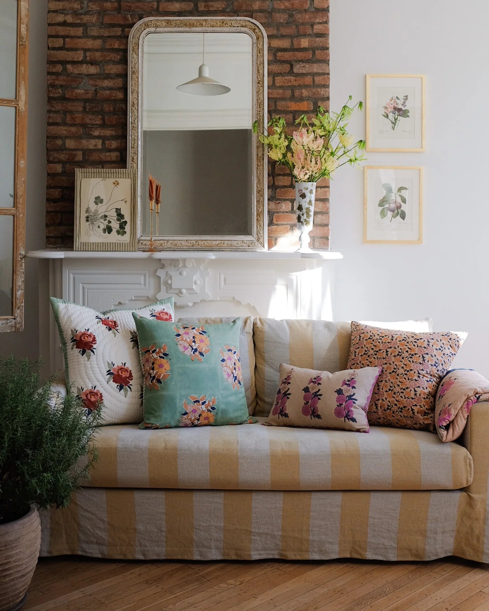 ZEENAT - HAND BLOCK-PRINTED LINEN PILLOW 14x20"
