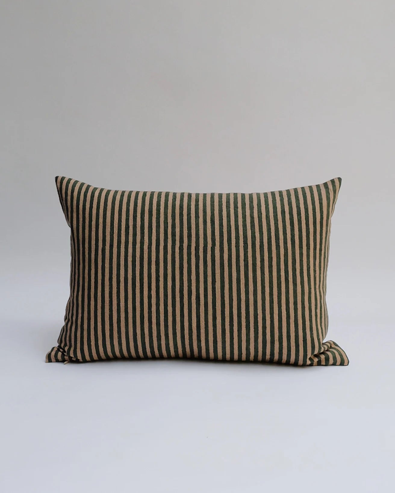 PARI - HAND BLOCK-PRINTED LINEN PILLOW 14x20"