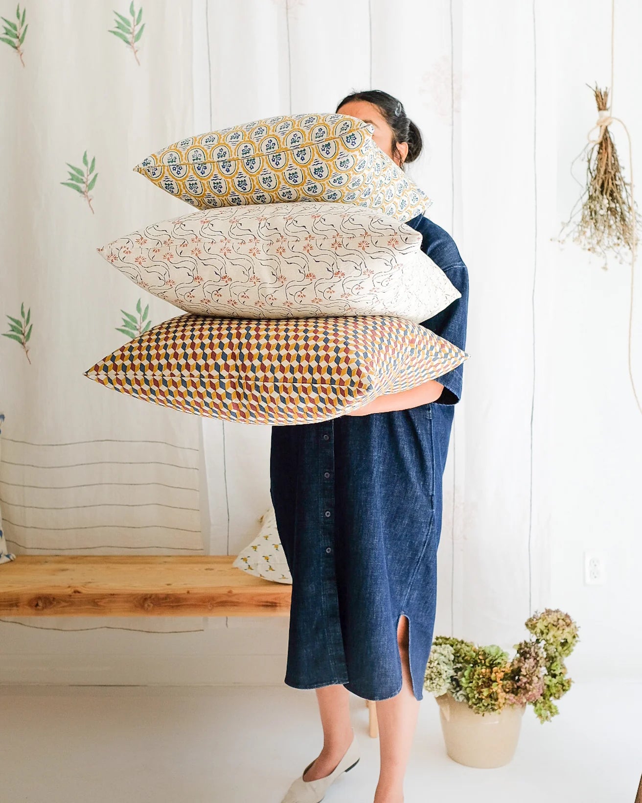 SABA - HAND BLOCK-PRINTED LINEN PILLOW 14x20"