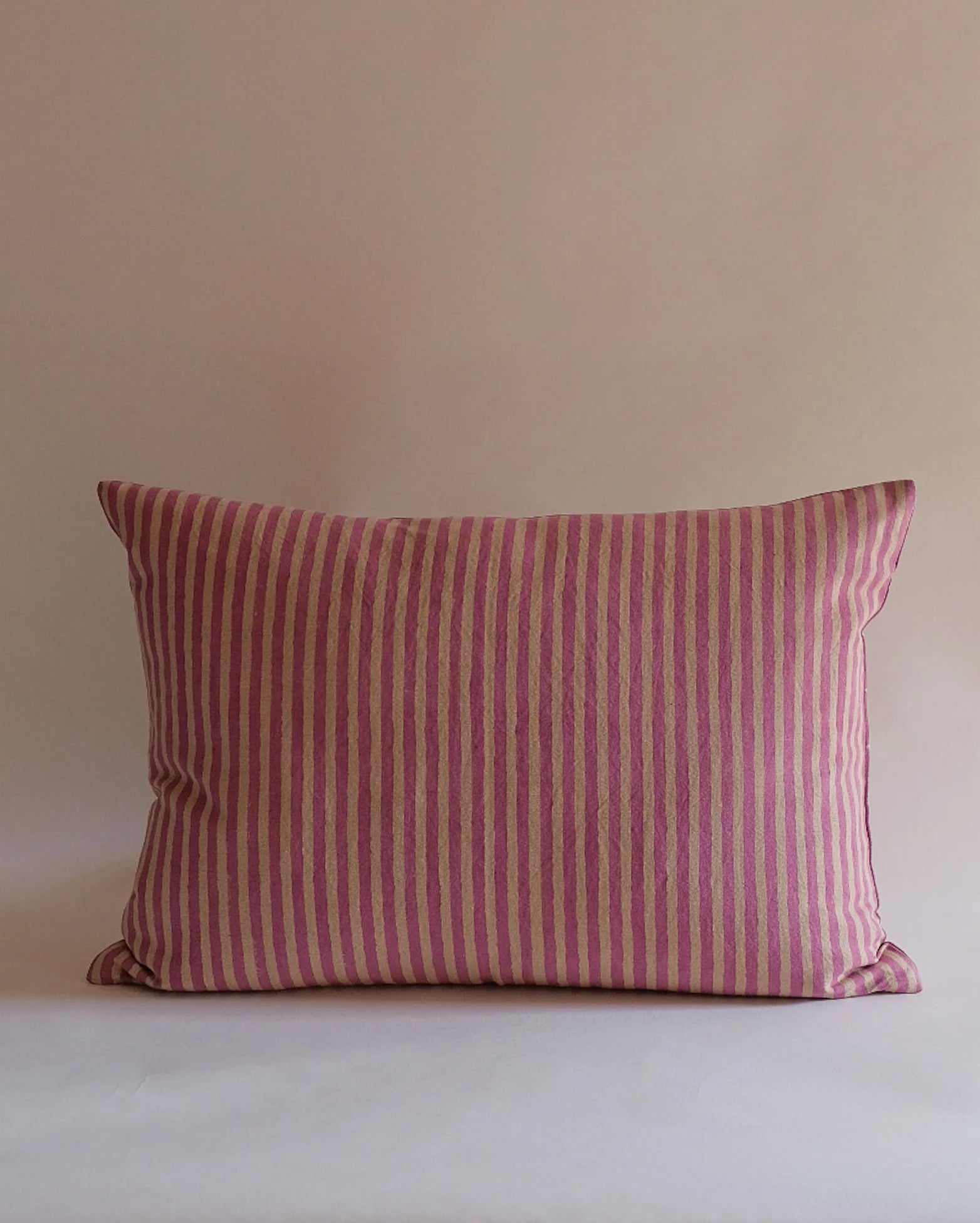 ZEENAT - HAND BLOCK-PRINTED LINEN PILLOW 14x20"