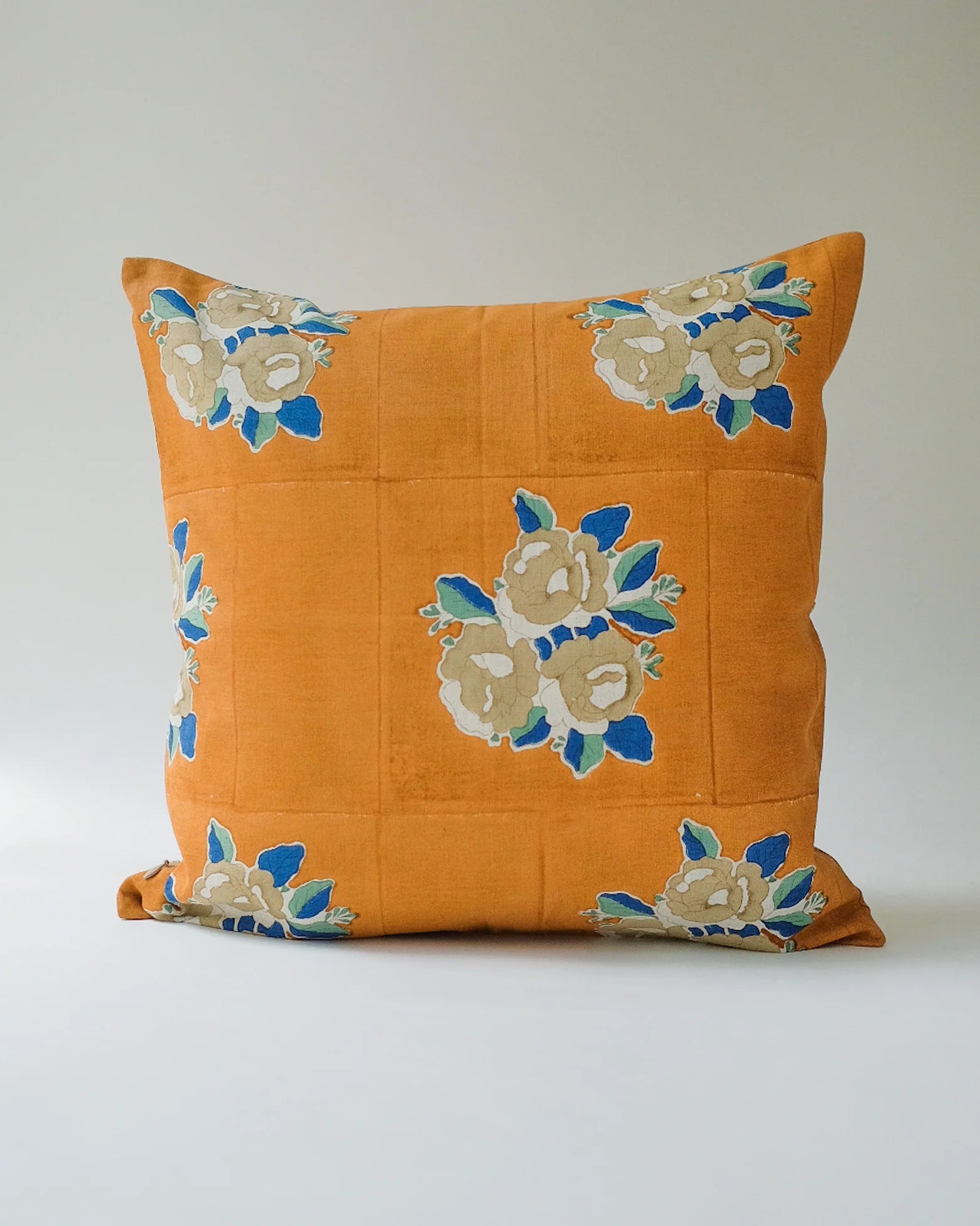 SARA - HAND BLOCK-PRINTED LINEN PILLOW (YAM) 18x18"