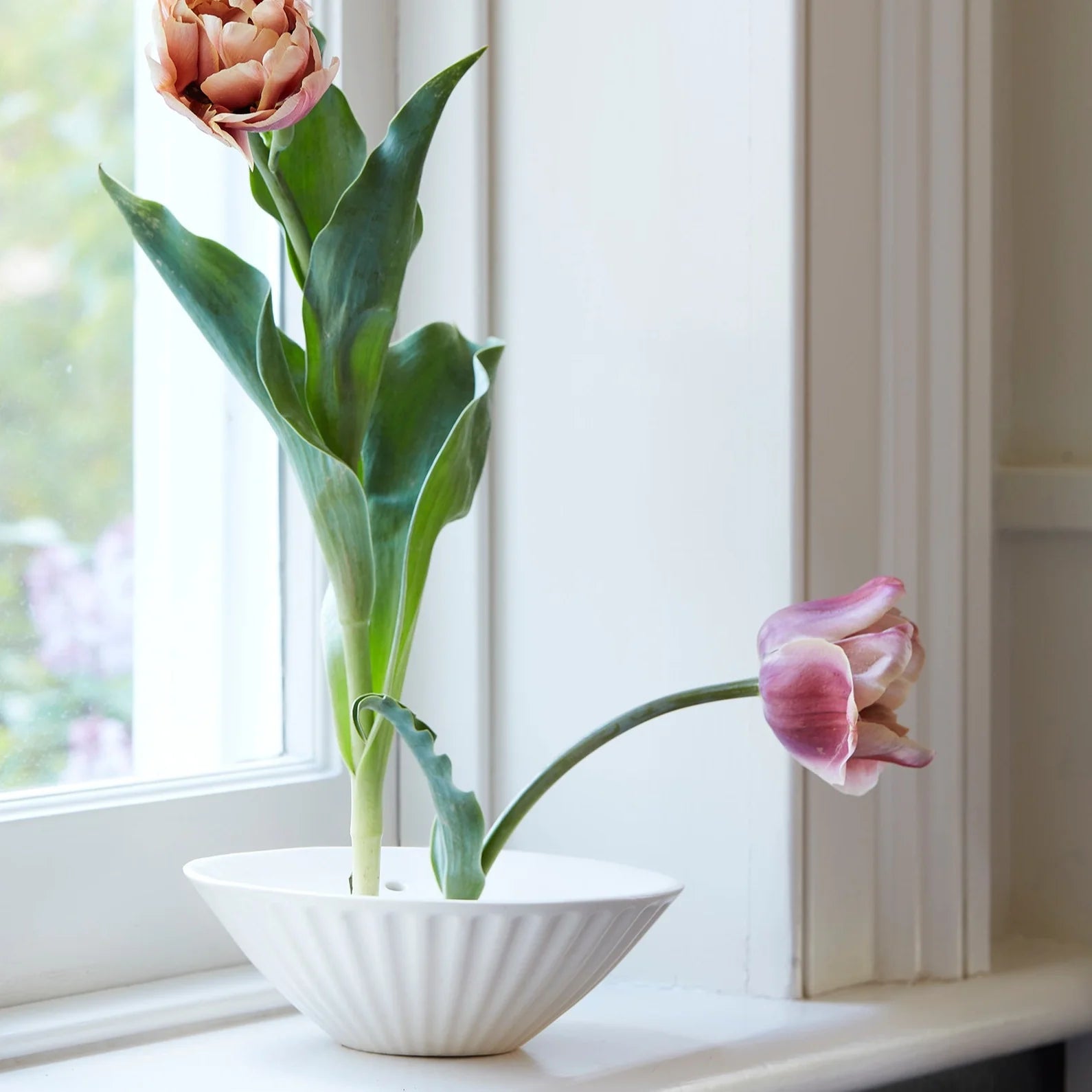CERAMIC PLEATED FLOWER FROG VASE
